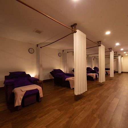 Azumaya Hotel Phnom Penh Bagian luar foto